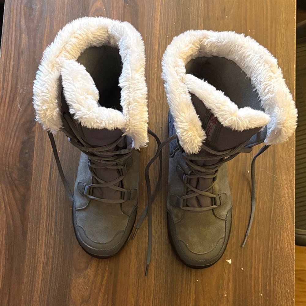 Columbia Women's Gray and Cream Winter Boots